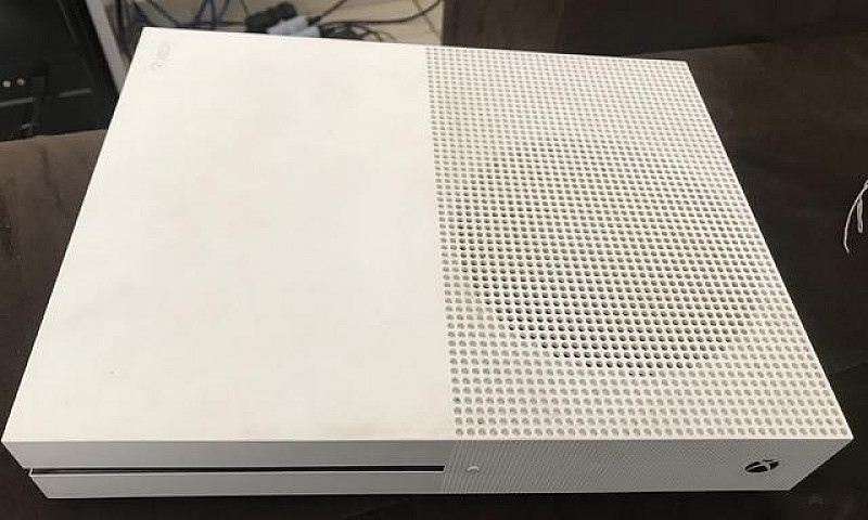 Vendo Xbox One S...