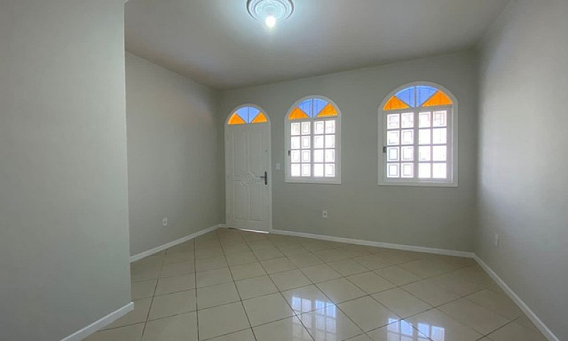  Casa Com 4 Dormitór...