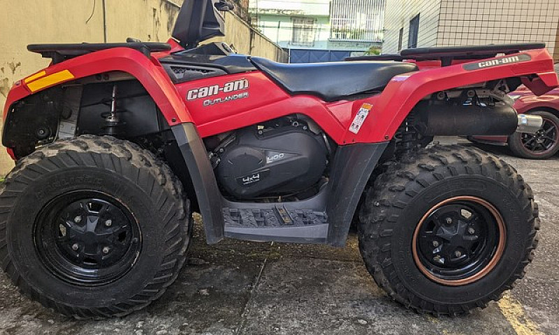 Quadriciclo Can-Am 4...