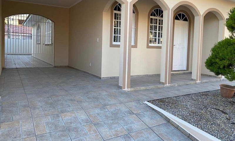 Casa Com 4 Dormitór...