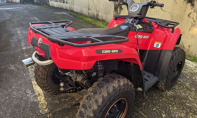 Quadriciclo Can-Am 4...