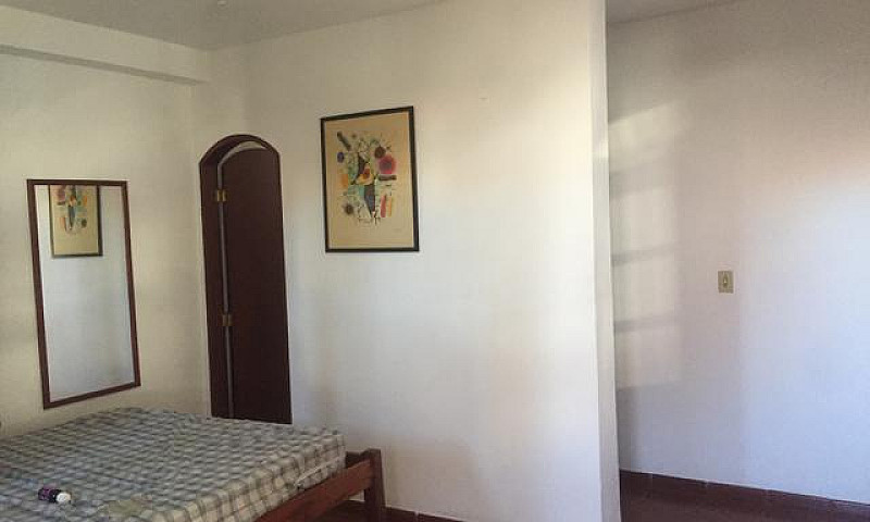 Alugo Casa Com 3 Suí...