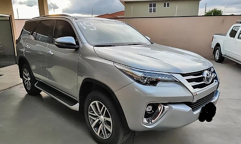 Toyota Hilux Sw4 2.8...