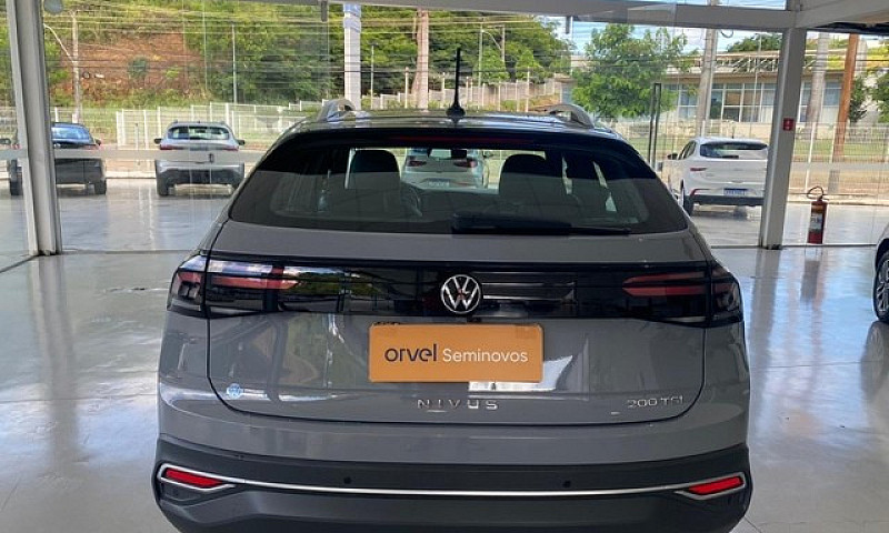 Volkswagen Nivus Hig...
