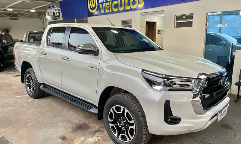 Toyota Hilux 2.8 Srx...