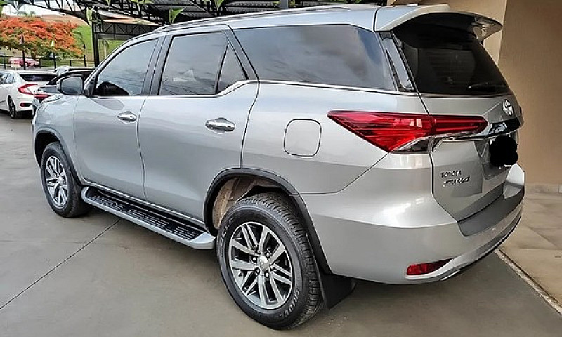 Toyota Hilux Sw4 2.8...