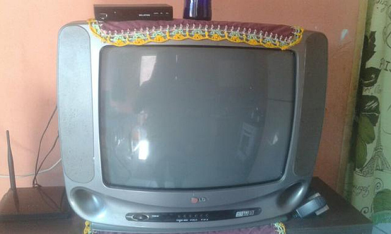Vendo Televisão Com ...