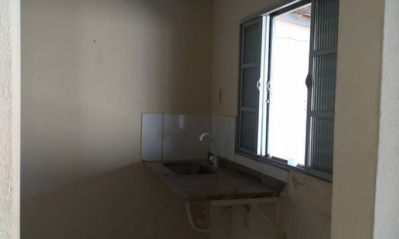 Alugo Casa 3 Cômodos...