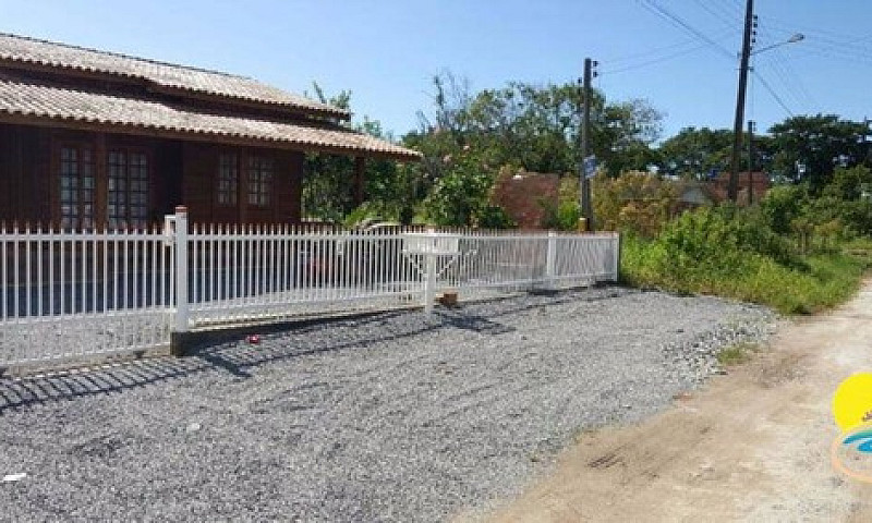 Casa Com 2 Dormitóri...