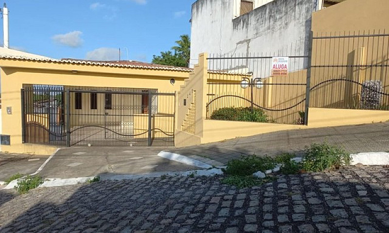 Casa Com 3 Dormitóri...