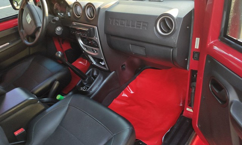 Jeep Troller ...