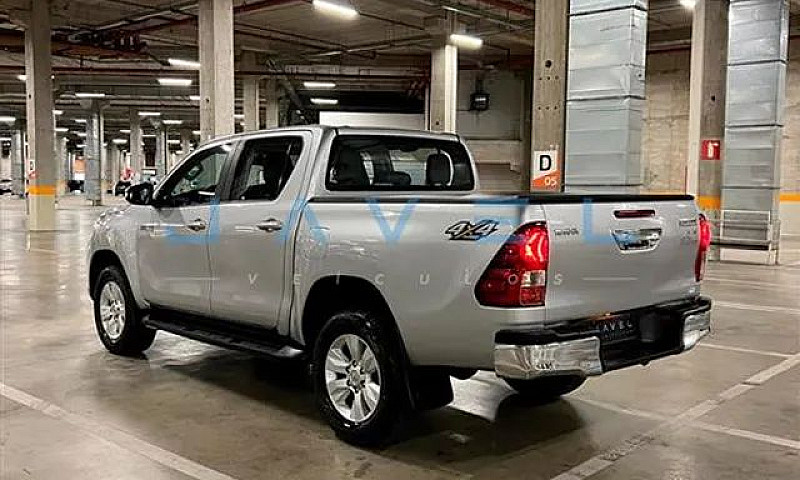 Toyota Hilux 2.8 Srv...