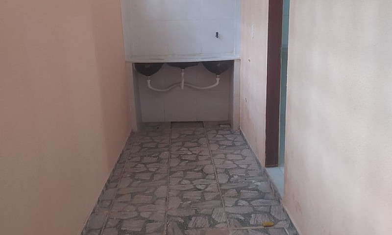Aluga-Se Casa Com Ga...