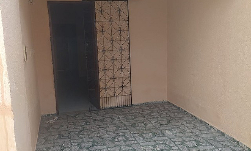 Aluga-Se Casa Com Ga...
