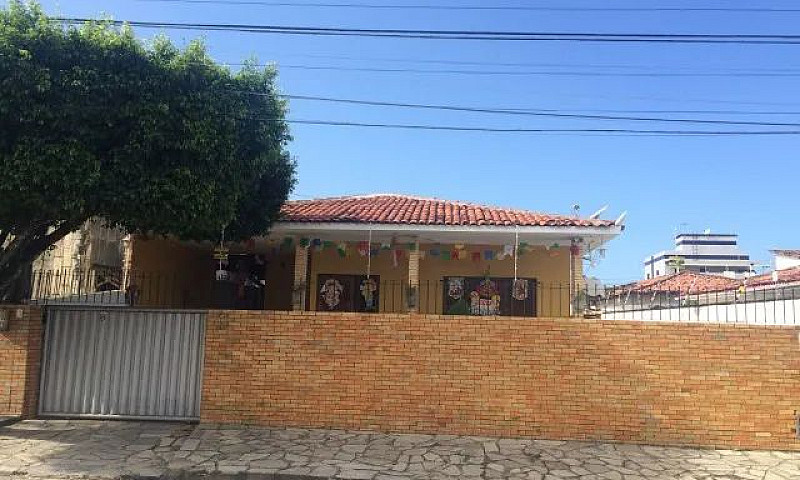 Casa Bem Localizada,...