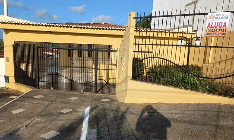 Casa Com 3 Dormitóri...