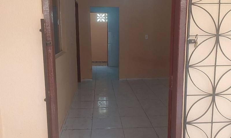 Aluga-Se Casa Com Ga...