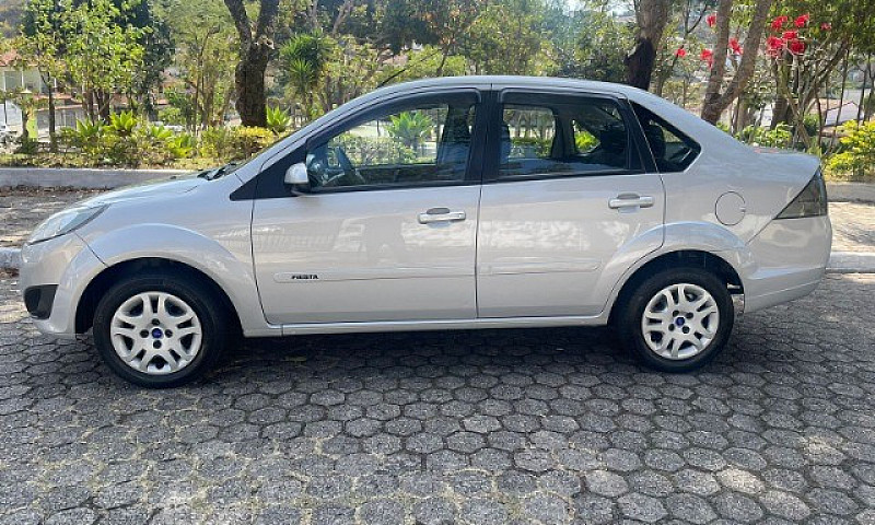 Fiesta Sedan 1.6 Com...