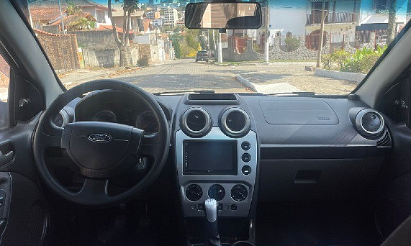Fiesta Sedan 1.6 Com...