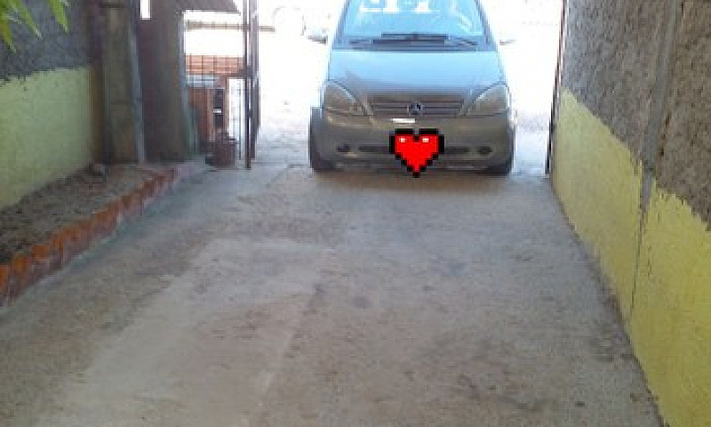 Vende-Se  Uma Casa....