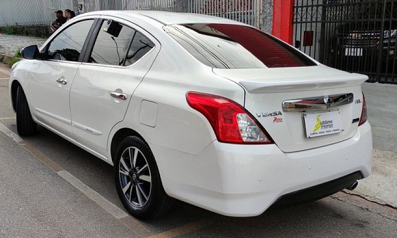 Nissan Versa 1.6 16V...