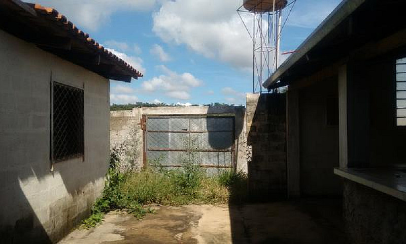 Casa Simples De 3 Qu...