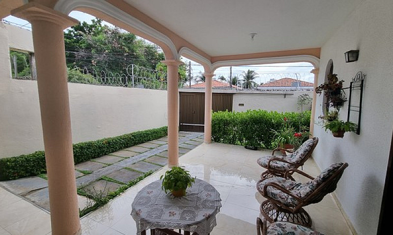 Casa Com 396 Metros²...