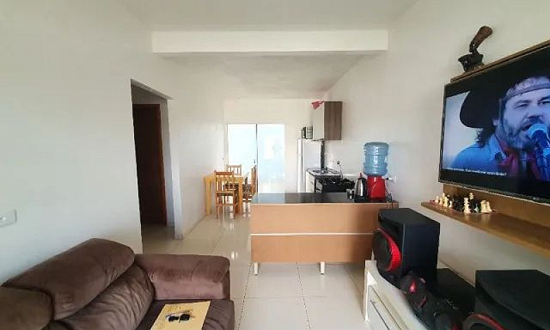 Casa Com 2 Dormitóri...