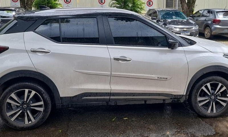Nissan Kicks Exclusi...