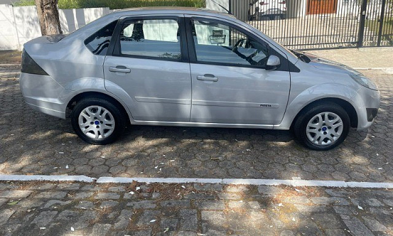 Fiesta Sedan 1.6 Com...