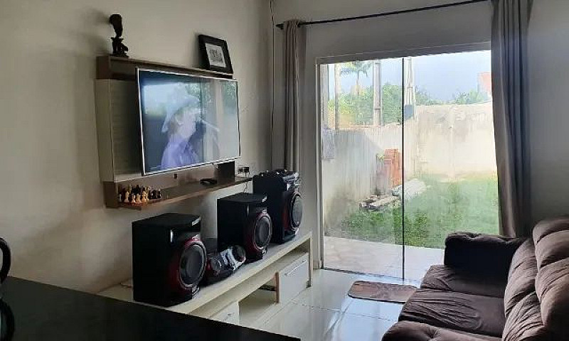 Casa Com 2 Dormitóri...