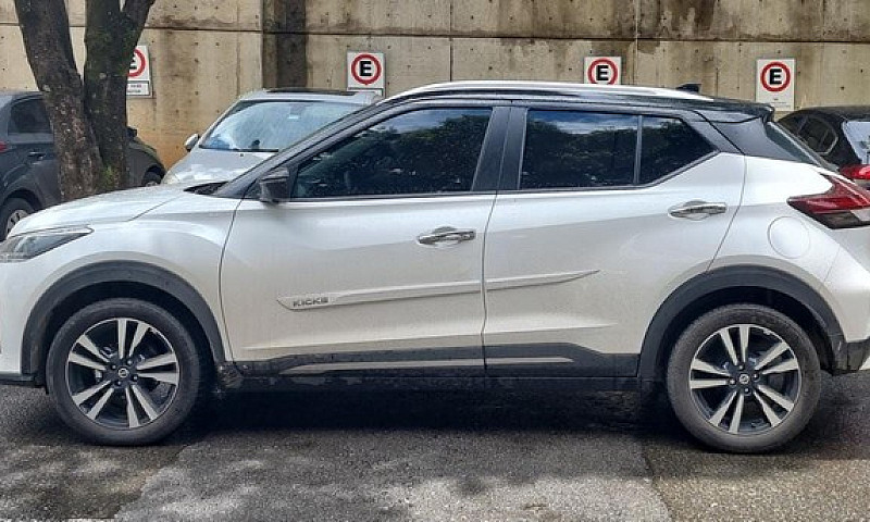Nissan Kicks Exclusi...