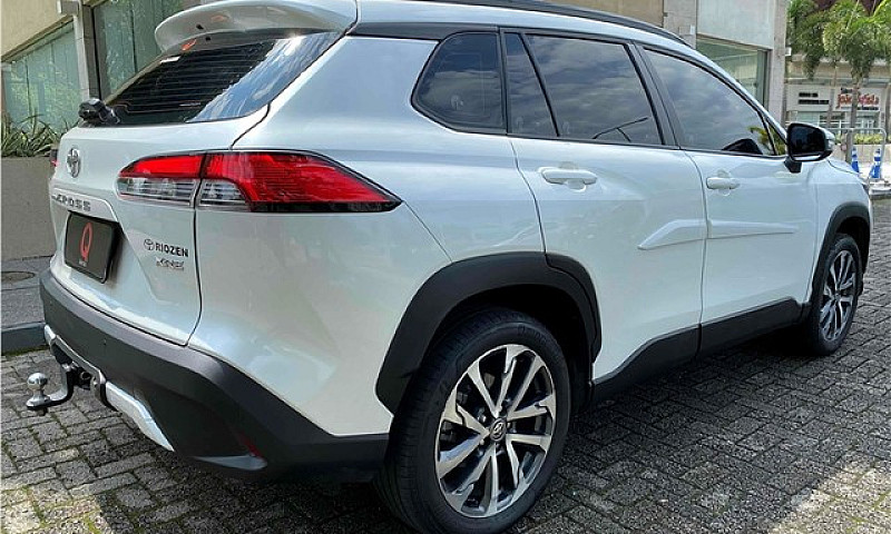 Toyota Corolla Cross...