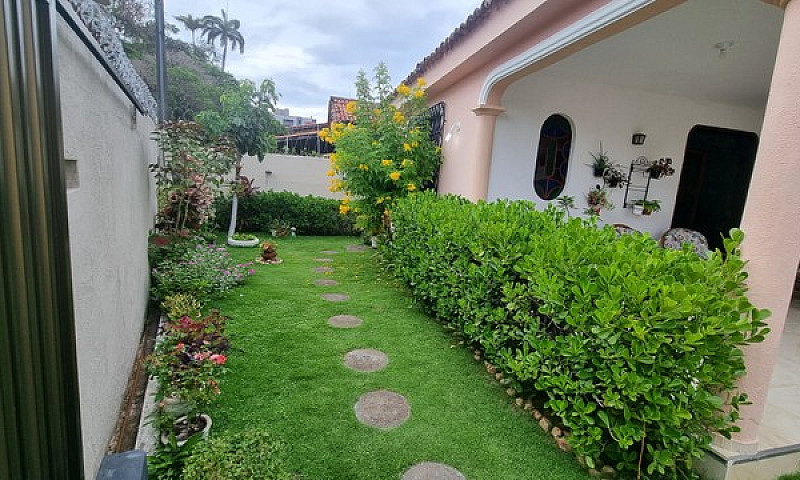 Casa Com 396 Metros²...