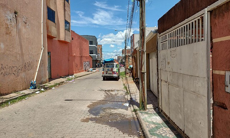 Vendo Casa No Itapuã...