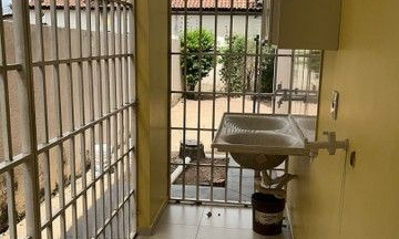 $Casa 2 Quartos- Val...