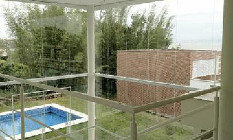 Belíssima Casa Com V...