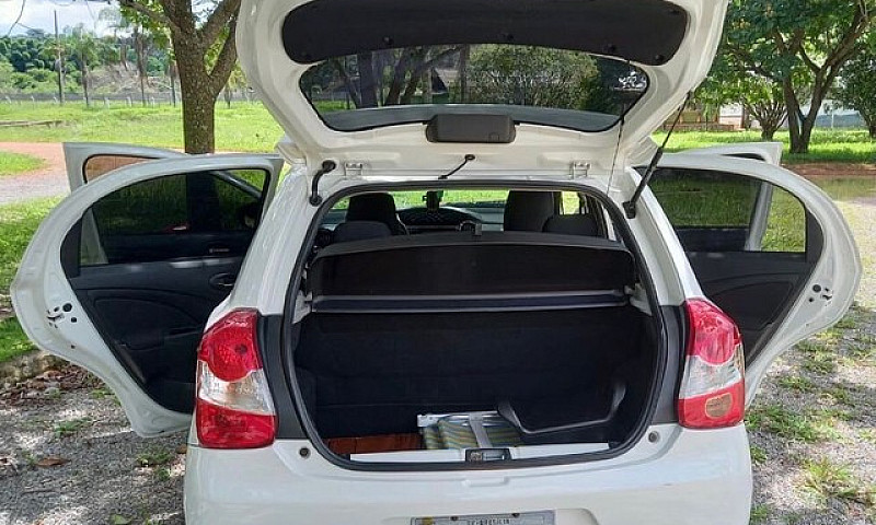 Toyota Etios Novíssi...