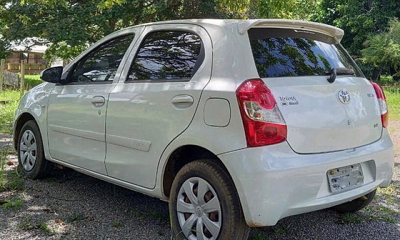 Toyota Etios Novíssi...