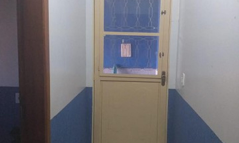 Alugo Casa De Fundos...