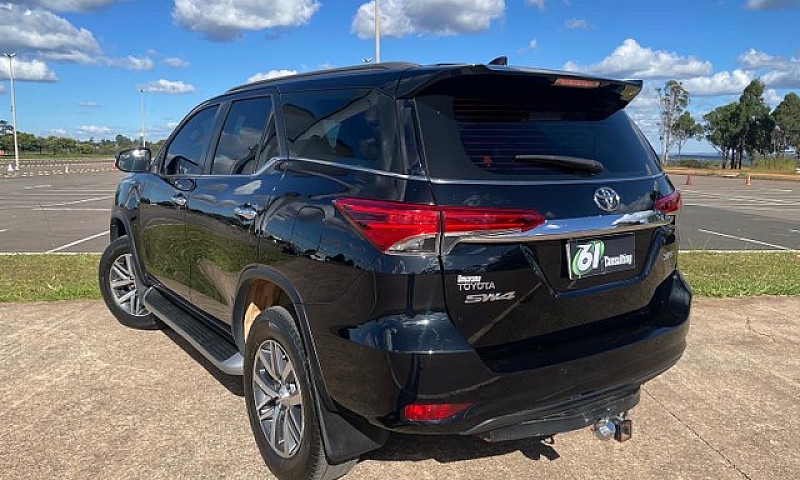 Toyota Hillux Sw4 7 ...