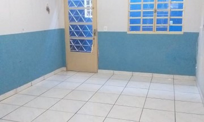 Alugo Casa De Fundos...