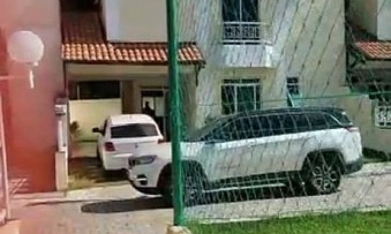 Casa Com 3 Dormitóri...