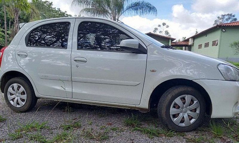 Toyota Etios Novíssi...