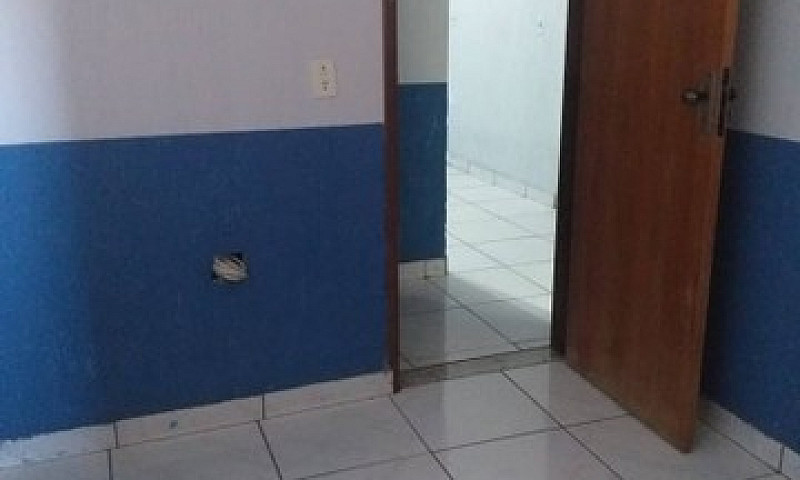 Alugo Casa De Fundos...