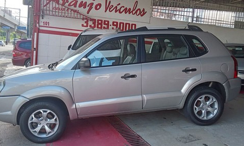 Hyundai Tucson Gl 20...