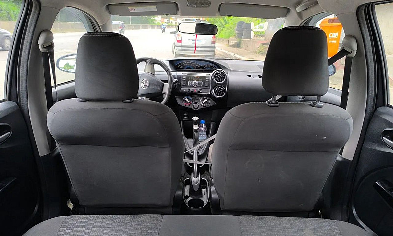 Toyota Etios Cross 1...