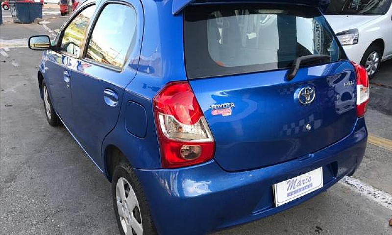 Toyota Etios 1.3 Xs ...