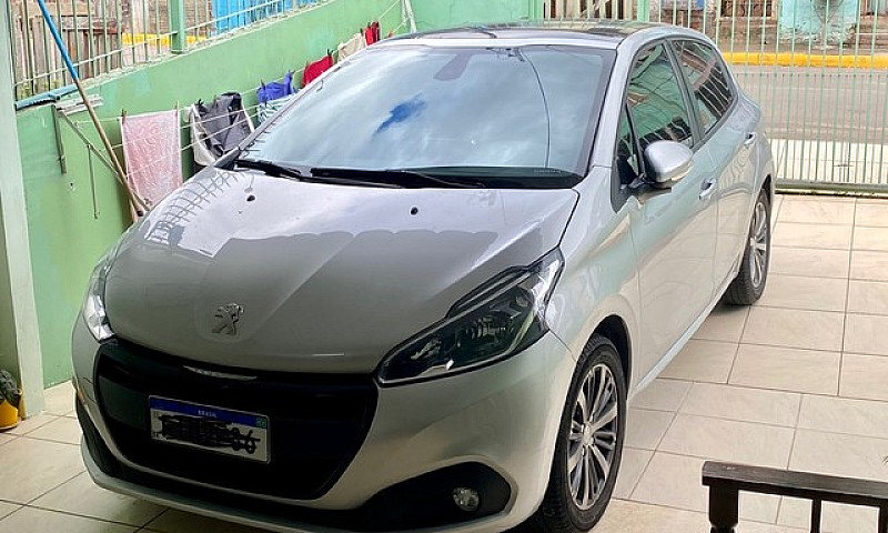 Peugeot 208 Griffe 2...