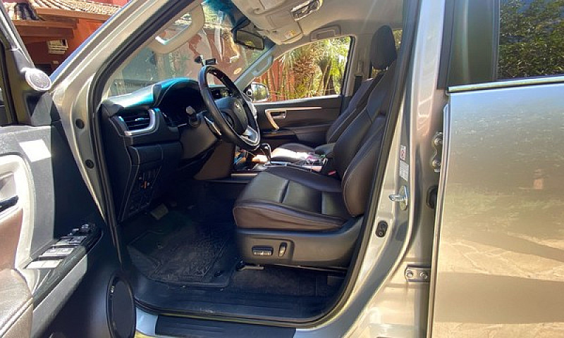 Hilux Sw4 7Lugares D...